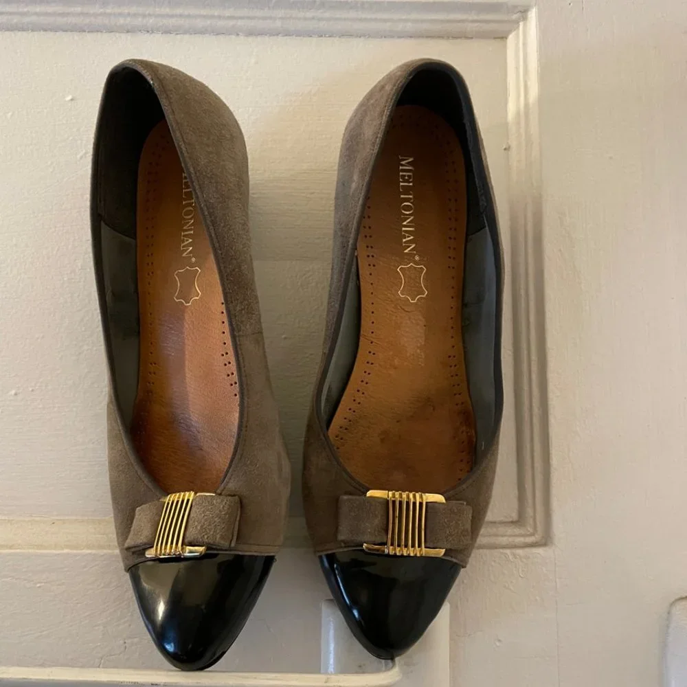 Vintage Cap Toe Gray Suede Kitten Heel Patent Leather Gold Tone Buckle Flats - Picture 2 of 2
